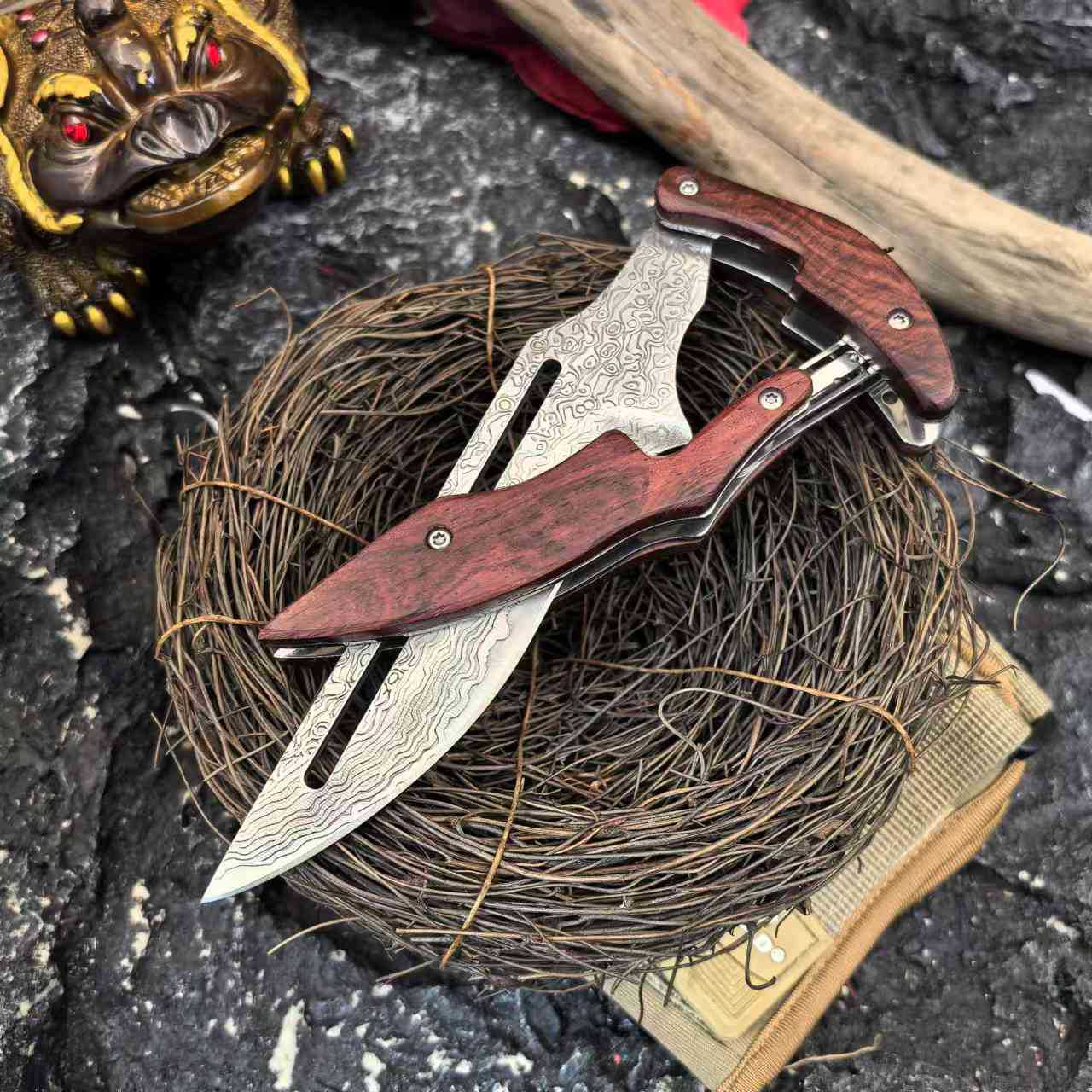 Damascus Steel Folding Knife🔪
