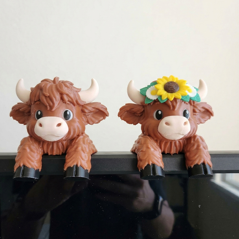 Cute Highland Cow Monitor Buddy Desk Decor