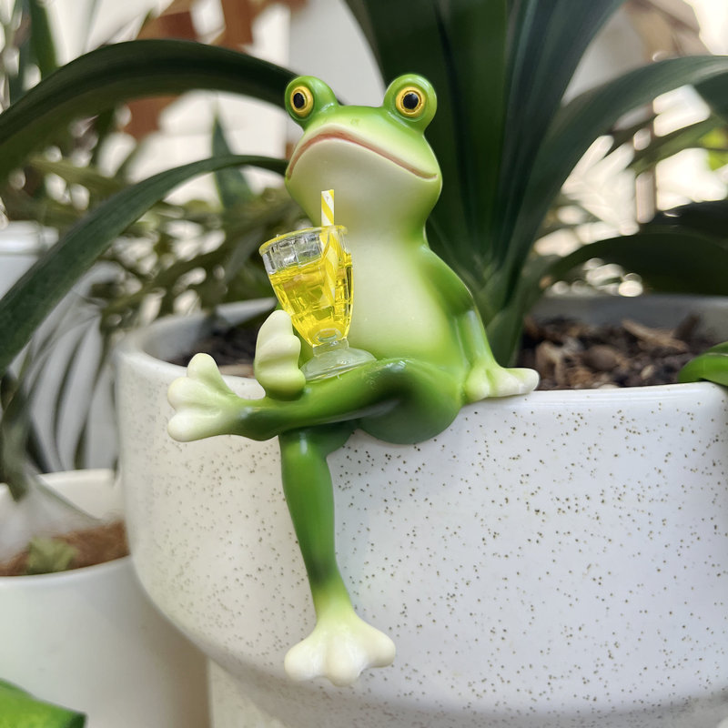 Climbing Frogs Decorations