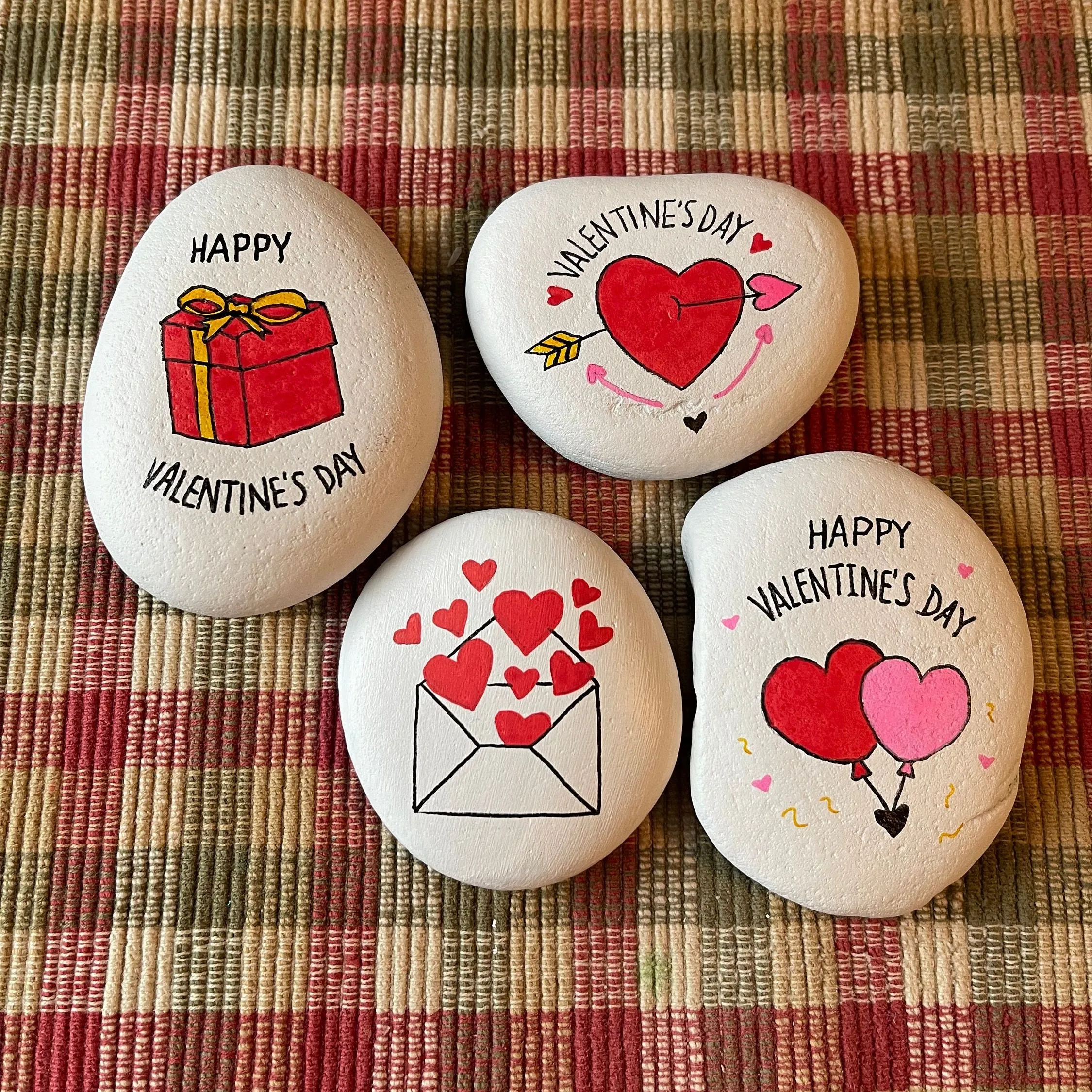 Valentine’s Day Handmade painted rocks(4PCS)