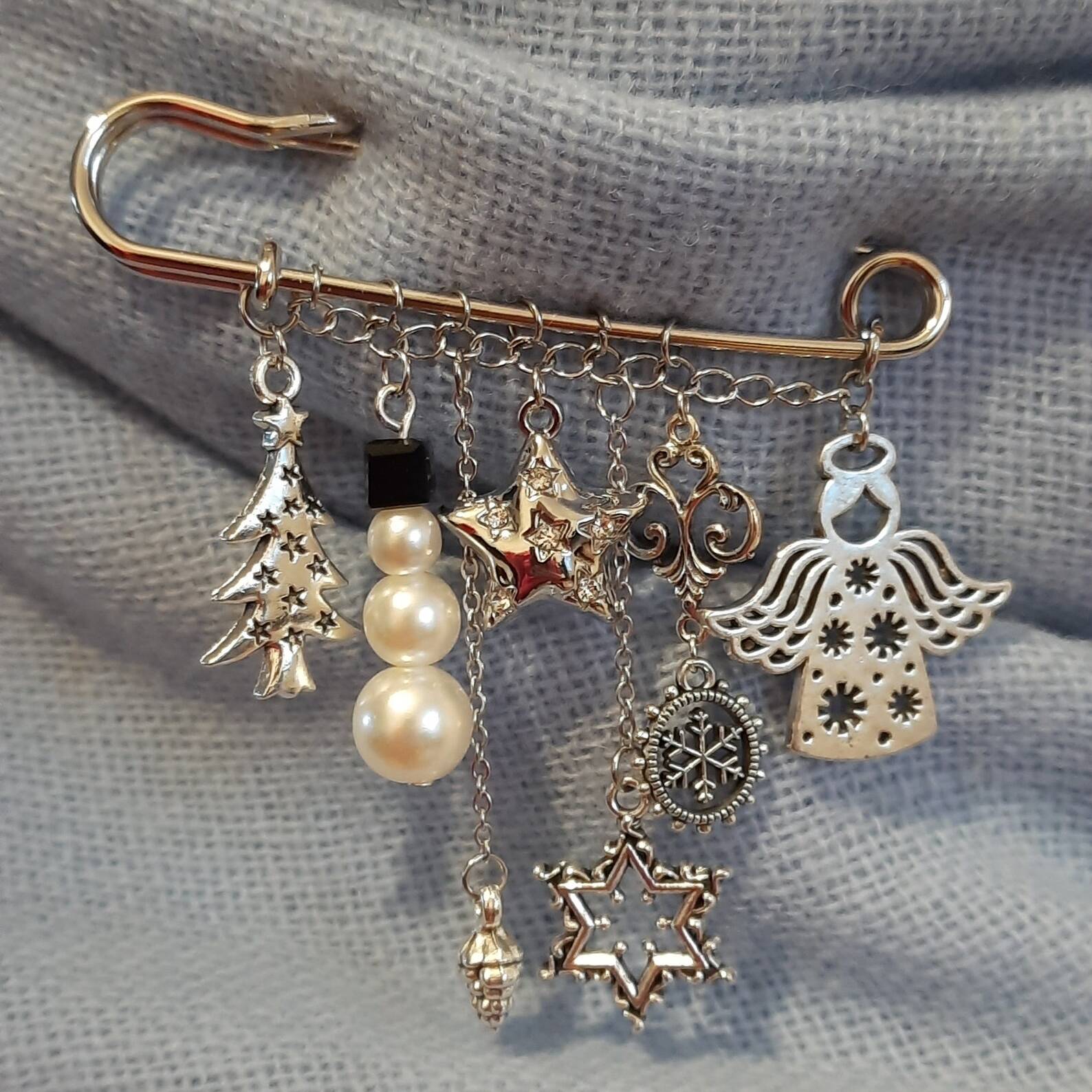 🔥Best selling Christmas gifts--♥️winter brooch charms