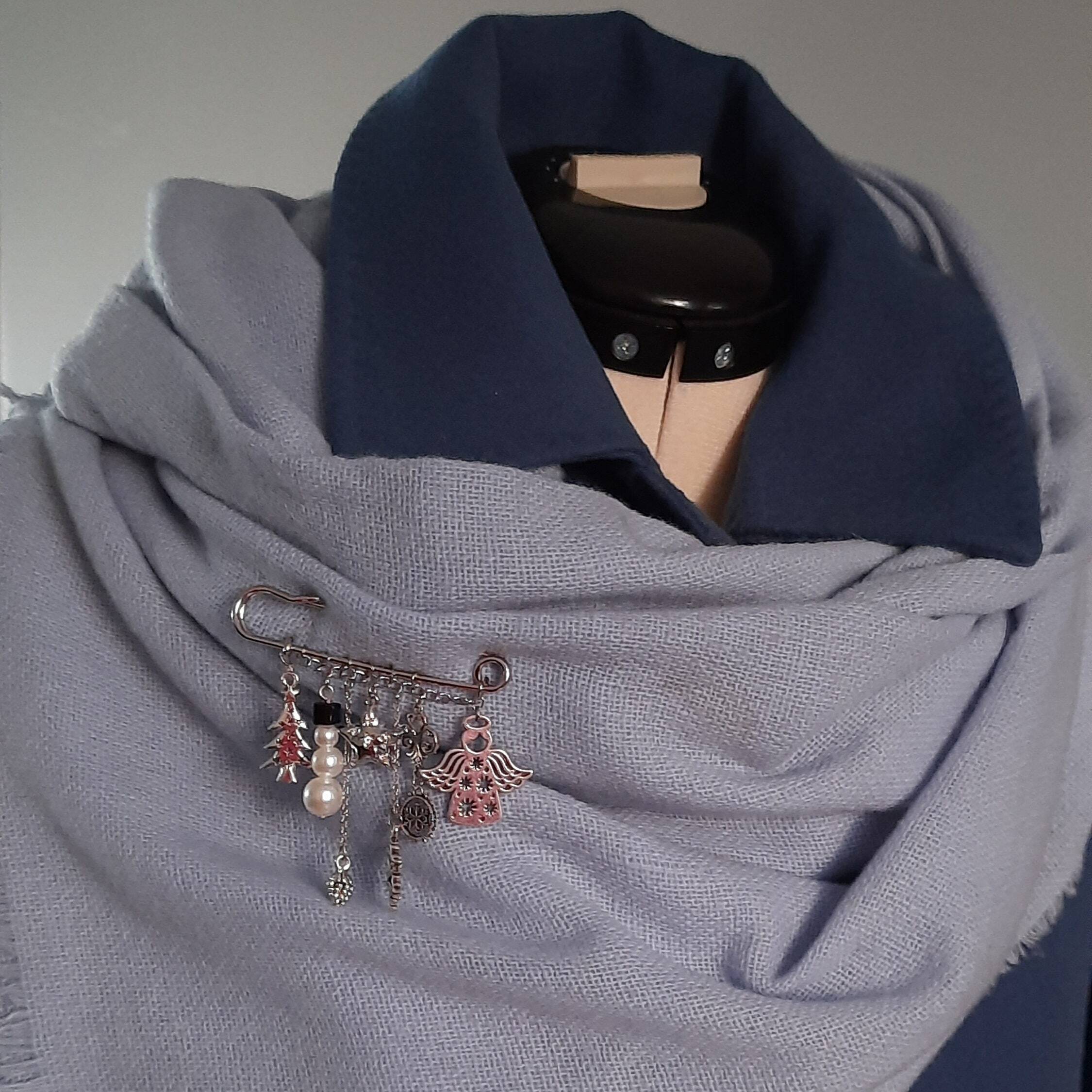 🔥Best selling Christmas gifts--♥️winter brooch charms