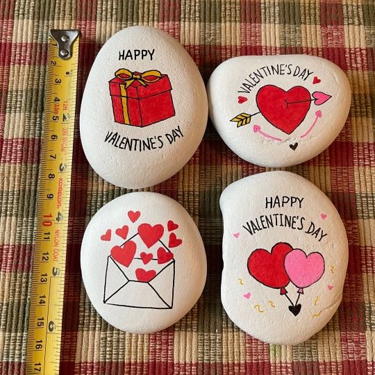 Valentine’s Day Handmade painted rocks(4PCS)