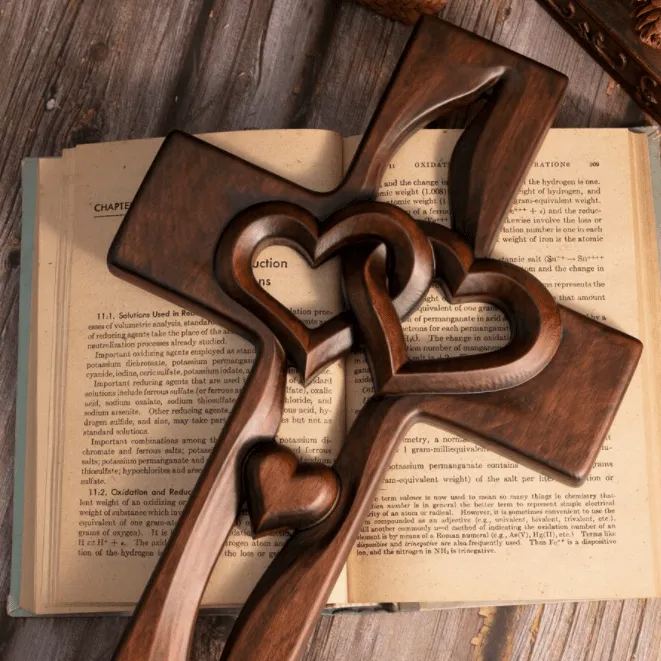 🔥Last Day Special Sale 50% OFF-✝️Intertwined Hearts Wooden Cross