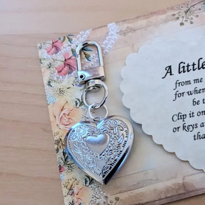 🎀🎁Heartfelt Keychain - A Warm Hug For Someone Special