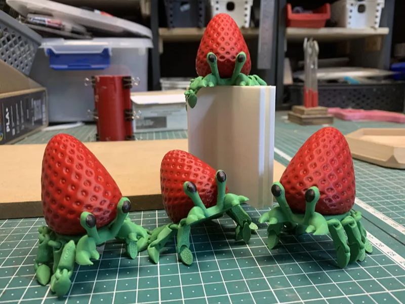 🍓🦀 Strawberry Crab Movable Joint Toy
