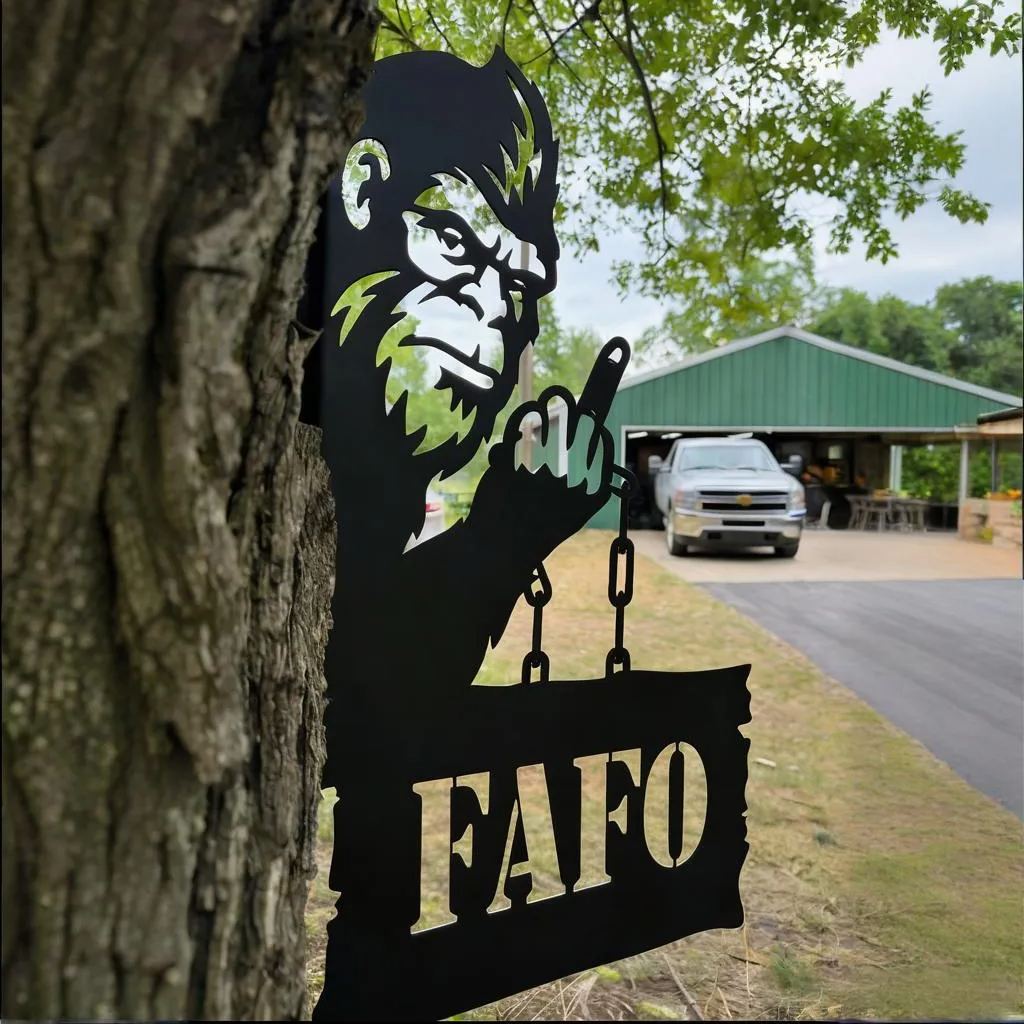 🖕✨Peeking Bigfoot "FAFO" Metal Yard Decor