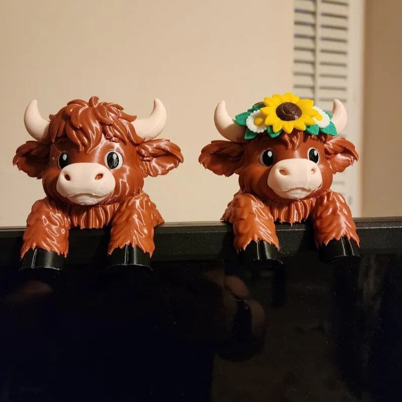 Cute Highland Cow Monitor Buddy Desk Decor
