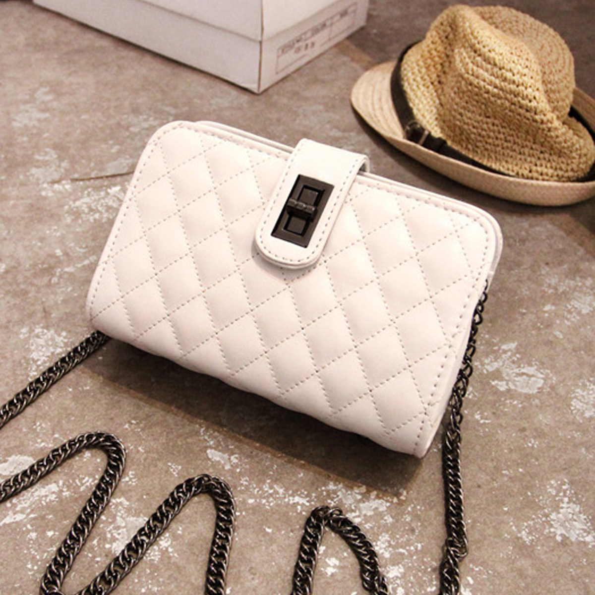Diamond grid chain bag, simple and versatile crossbody bag white