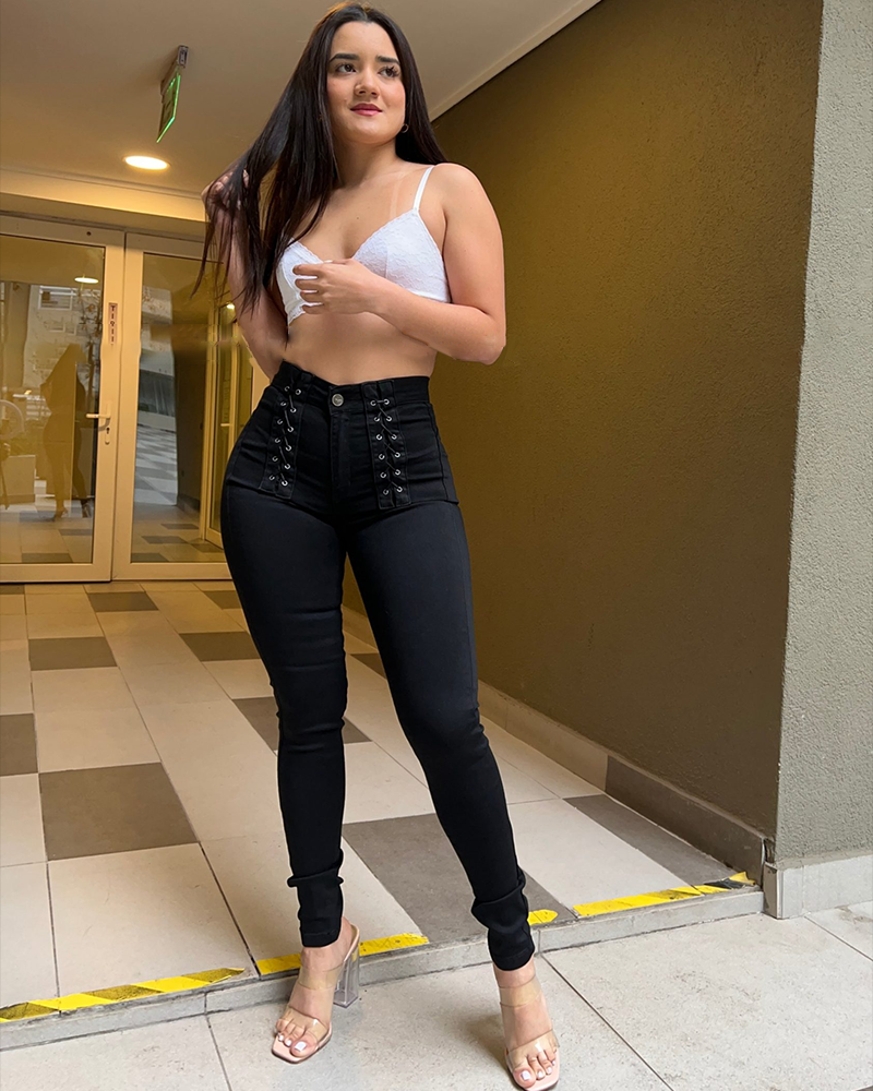 ChicCurve Flat Belly Push-Up Jeans