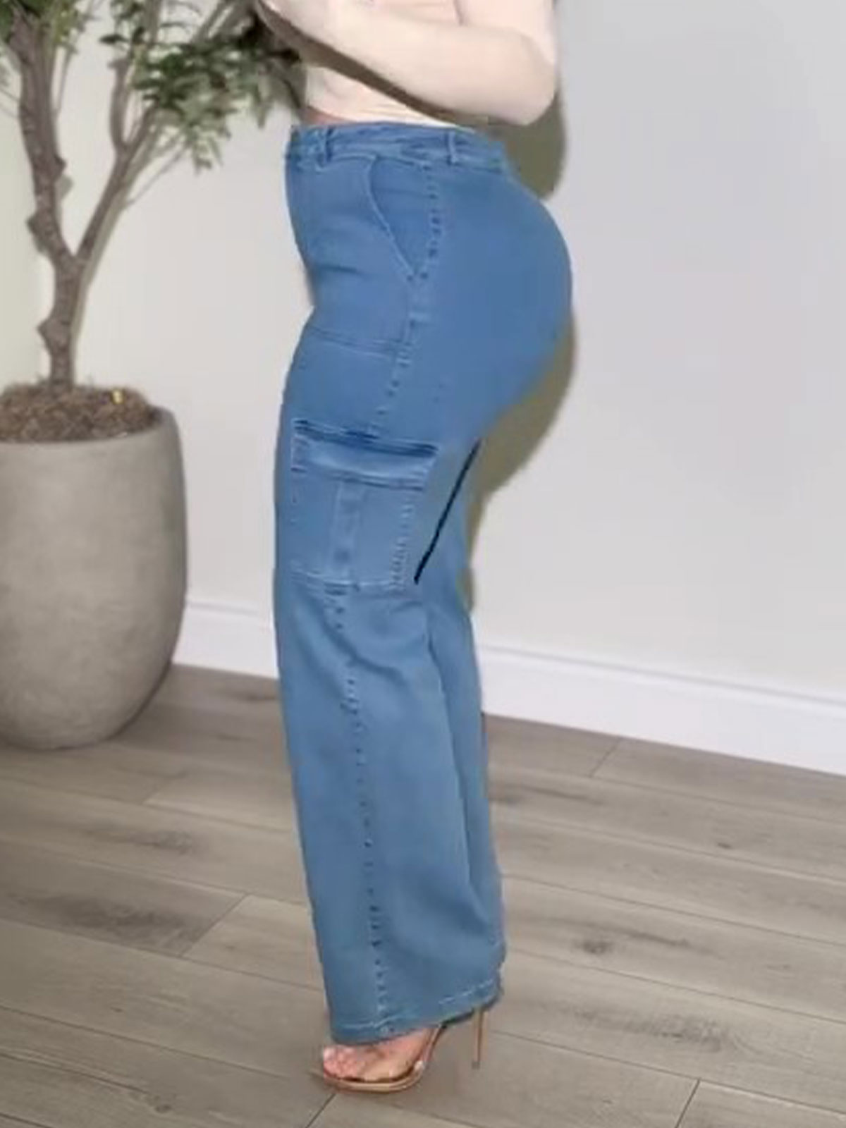 High-rise Hip-lifting Paneled Jeans1