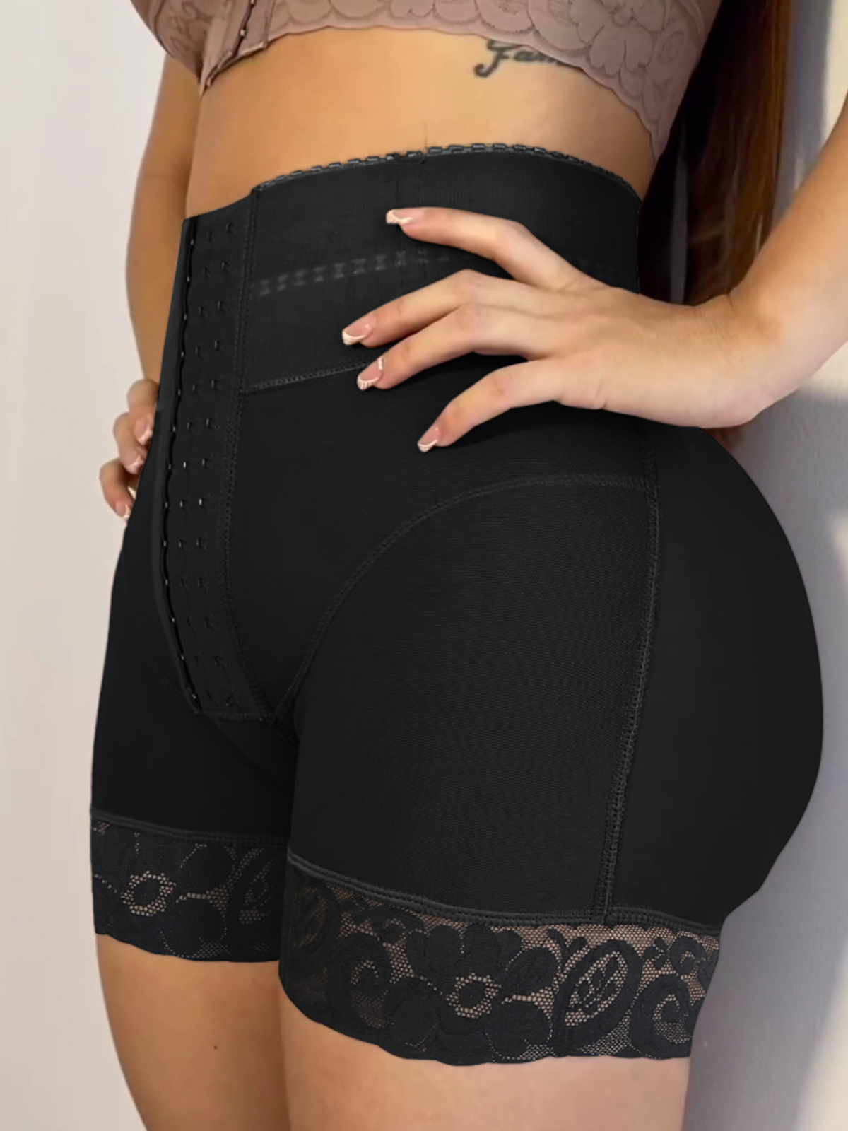 Lace Stitching Butt Lifting Slimmer Front Buckle Shaping Shorts