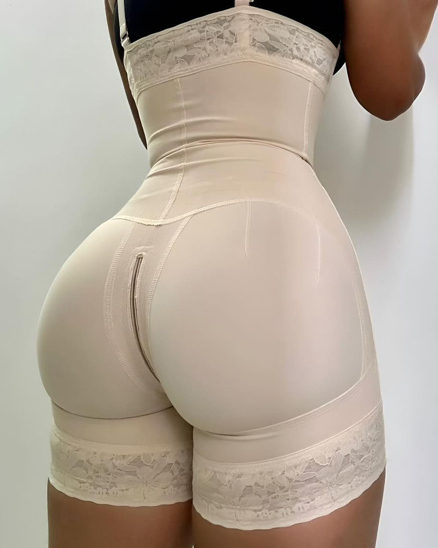 Hourglass Girdle with Defined Curves Strapless with Closure and Snaps