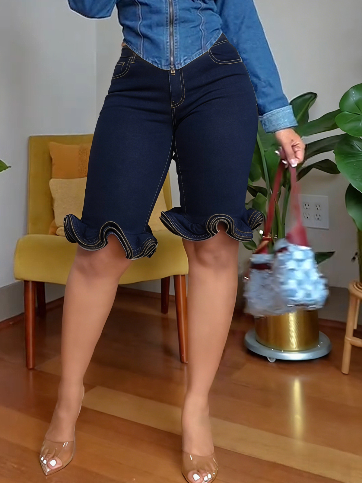 Wave Ruffle Hem Slim Denim Shorts(Please order one size larger)