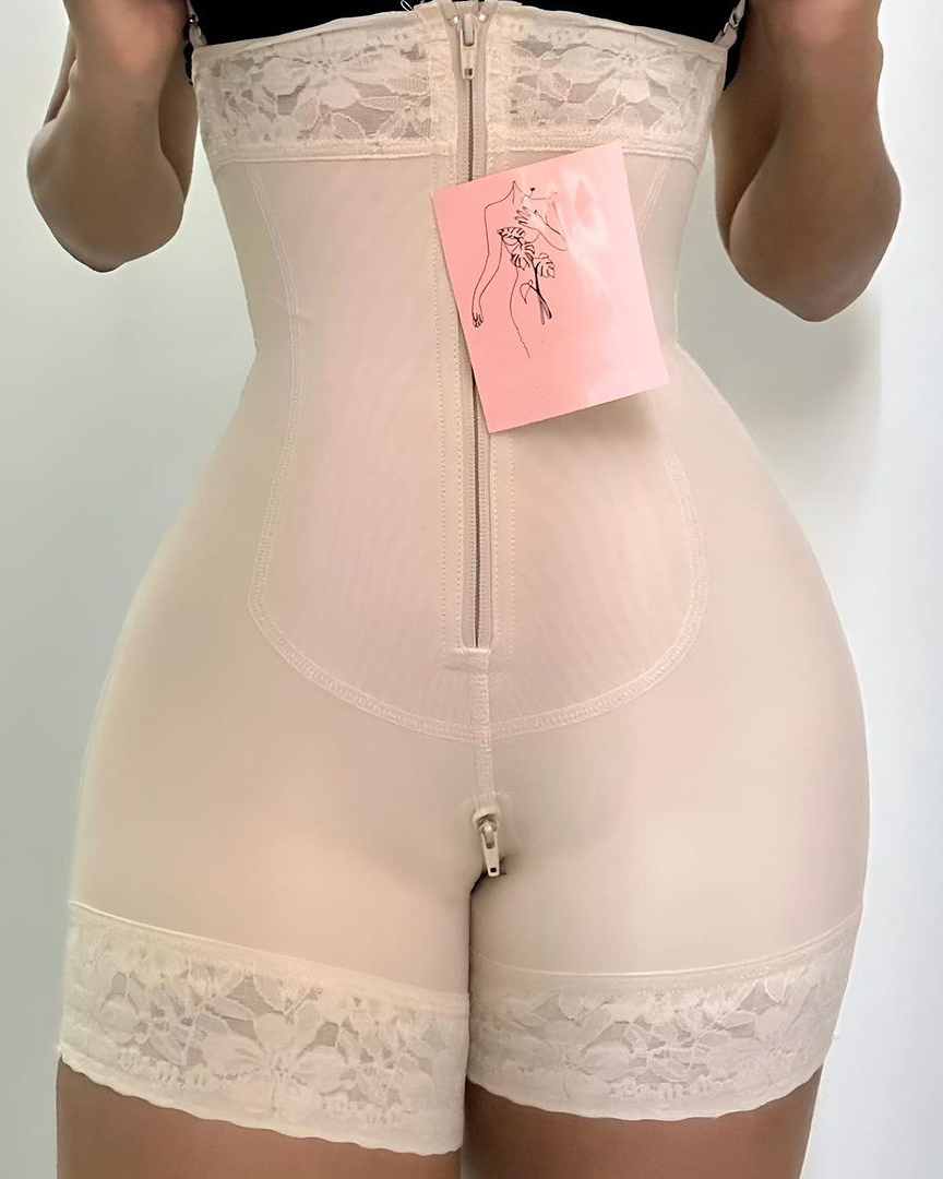 Hourglass Girdle with Defined Curves Strapless with Closure and Snaps