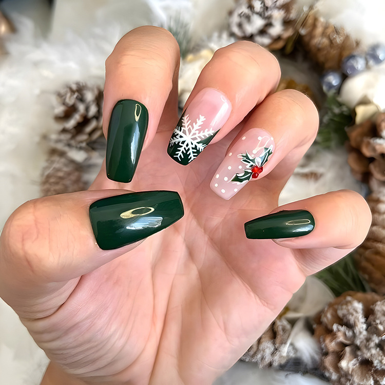 ChicCurve Christmas Wearable Nail Stickers Fake Nail Pieces