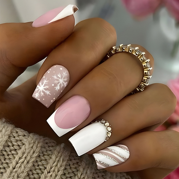 Christmas Glitter Snowflake Nail Art-ChicCurve