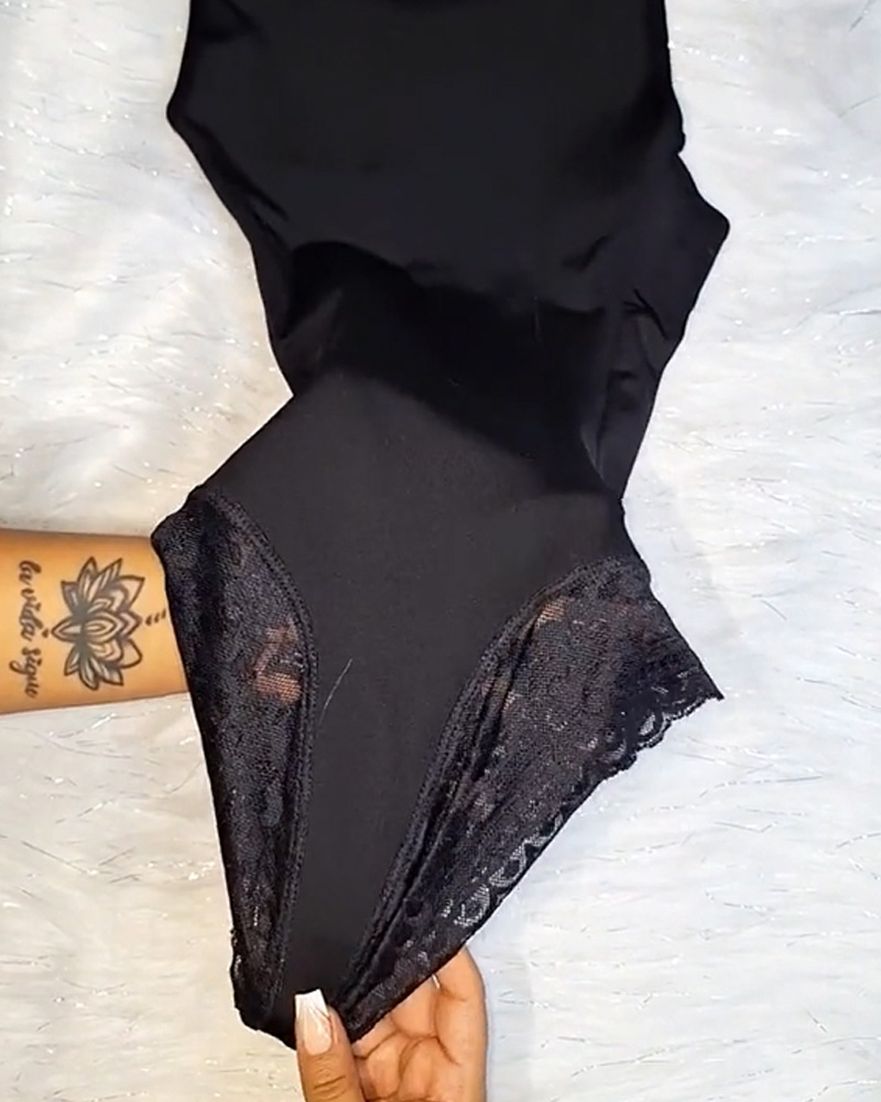 Shape jumpsuit with front zipper