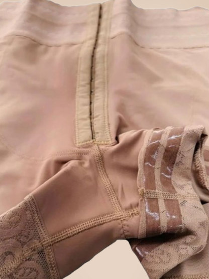 High Waisted Two-layer Lace Paneled Hip-lifting Shorts