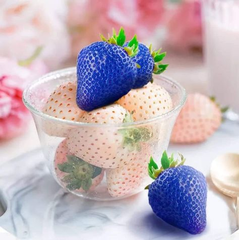 100pcs Blue Climbing Strawberry Seeds Tree Seed, Delicious Fruit Seeds for Home & Garden Bonsai Seeds Planting