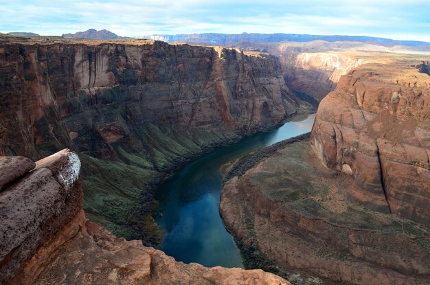 Free photo beautiful look at colorado river meandering through horseshoe bend in page arizona.