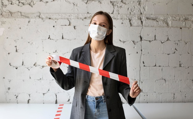 免费照片新常态在办公室戴口罩