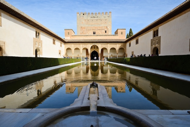 Photo gratuite cour de la myrte à l'Alhambra