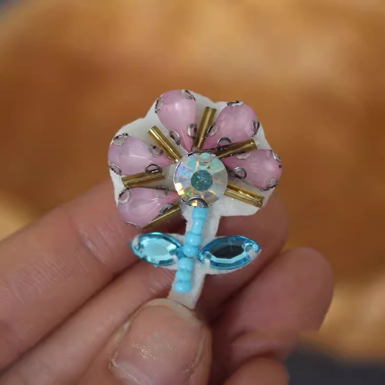 Beaded Accessories Bee Cloth Patch BA0002