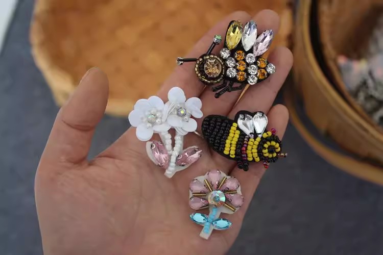 Beaded Accessories Bee Cloth Patch BA0002