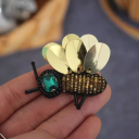 H#Left Bee 4.6x4.3 cm