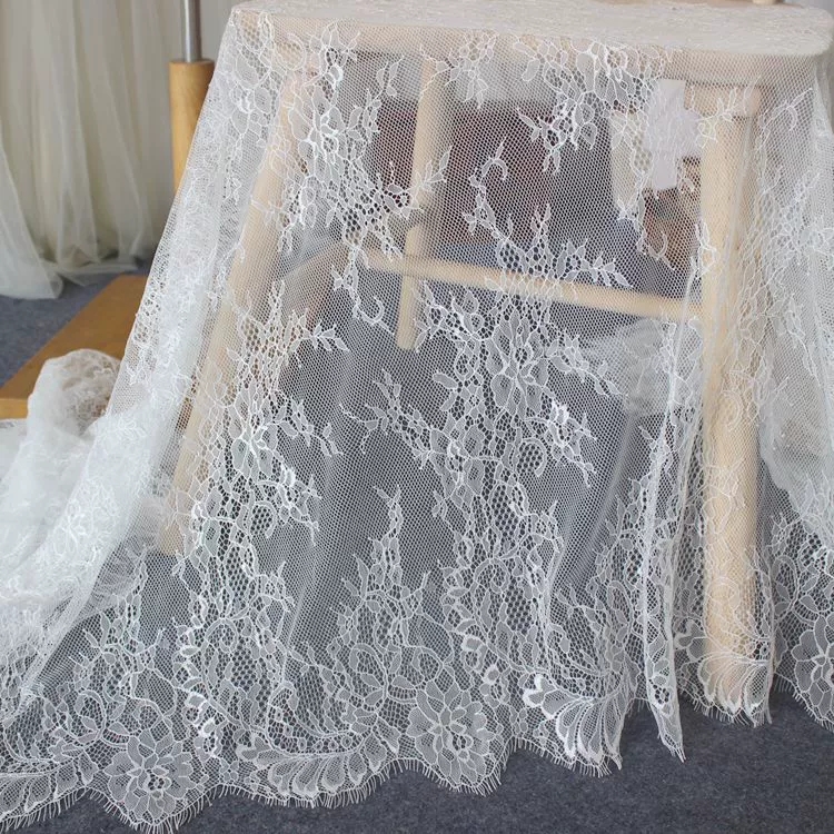 Chantilly White Lace Width 77 cm CHL0135