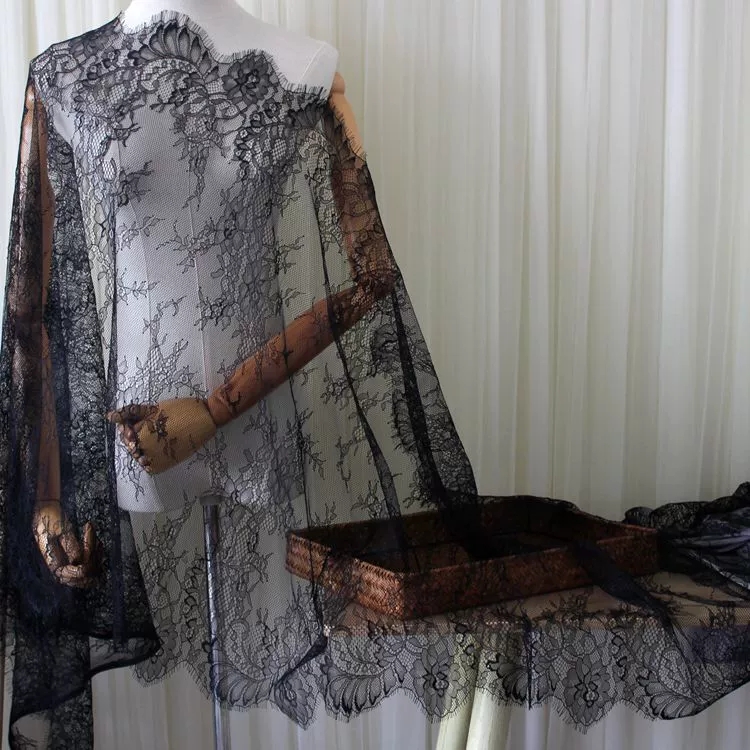 Chantilly White Lace Width 77 cm CHL0135