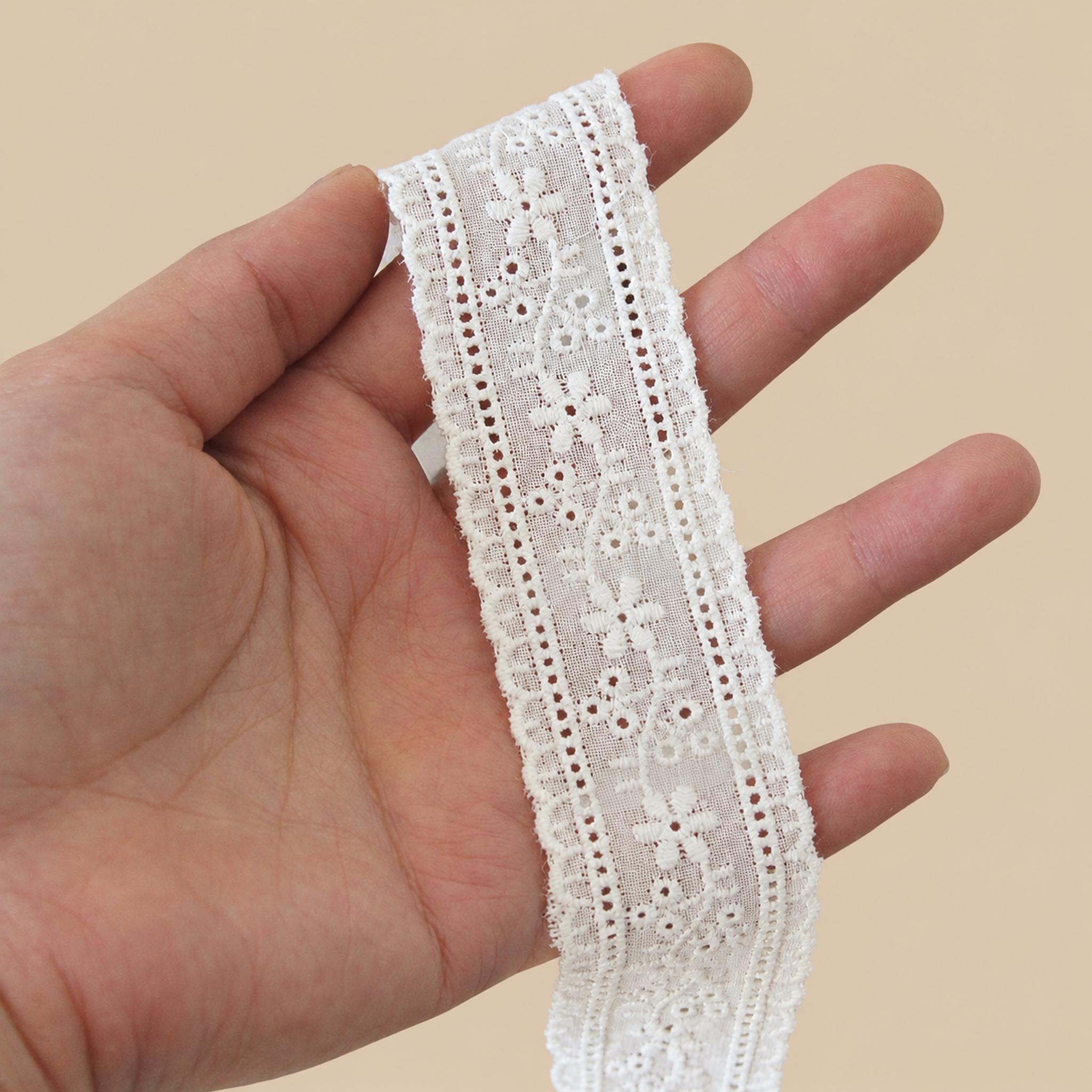 1 Meter White Floral Eyelet Lace Trim for Garment Inserts Width 3-4 cm EF0053
