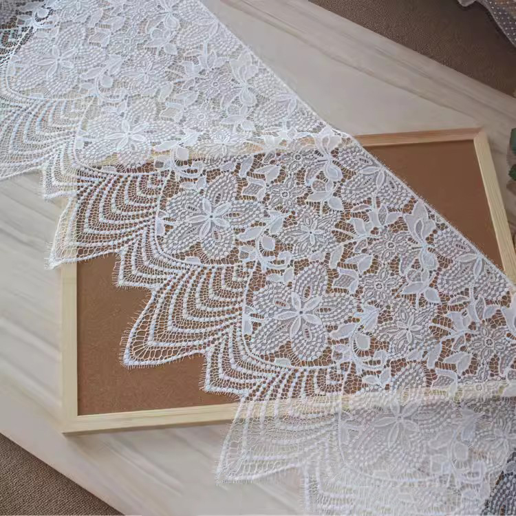 Floral Trim Lace Width 46-48 cm LT0447