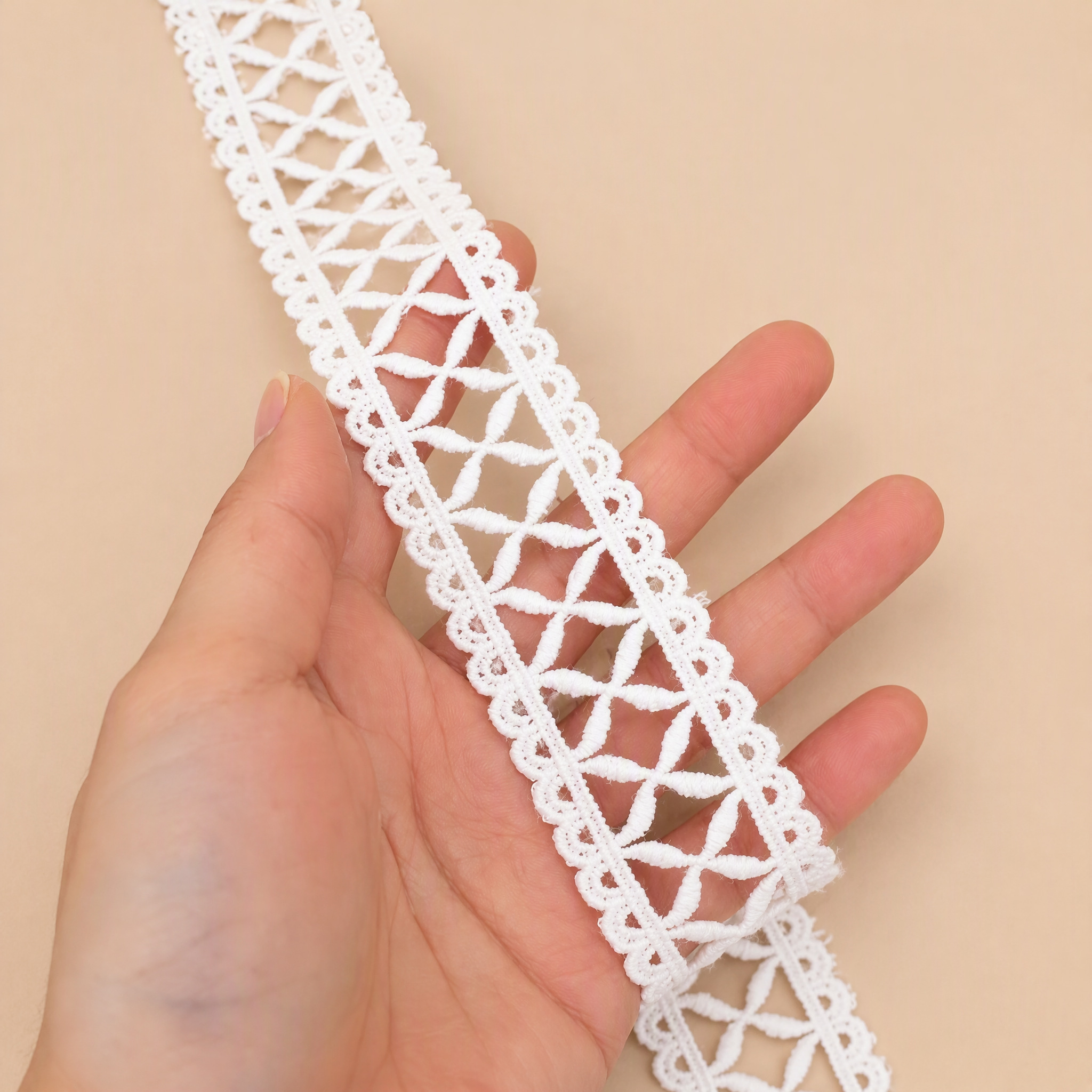 1 Meter 3D White Lace Trim for Dress Detailing Width 2-3 cm LT0114