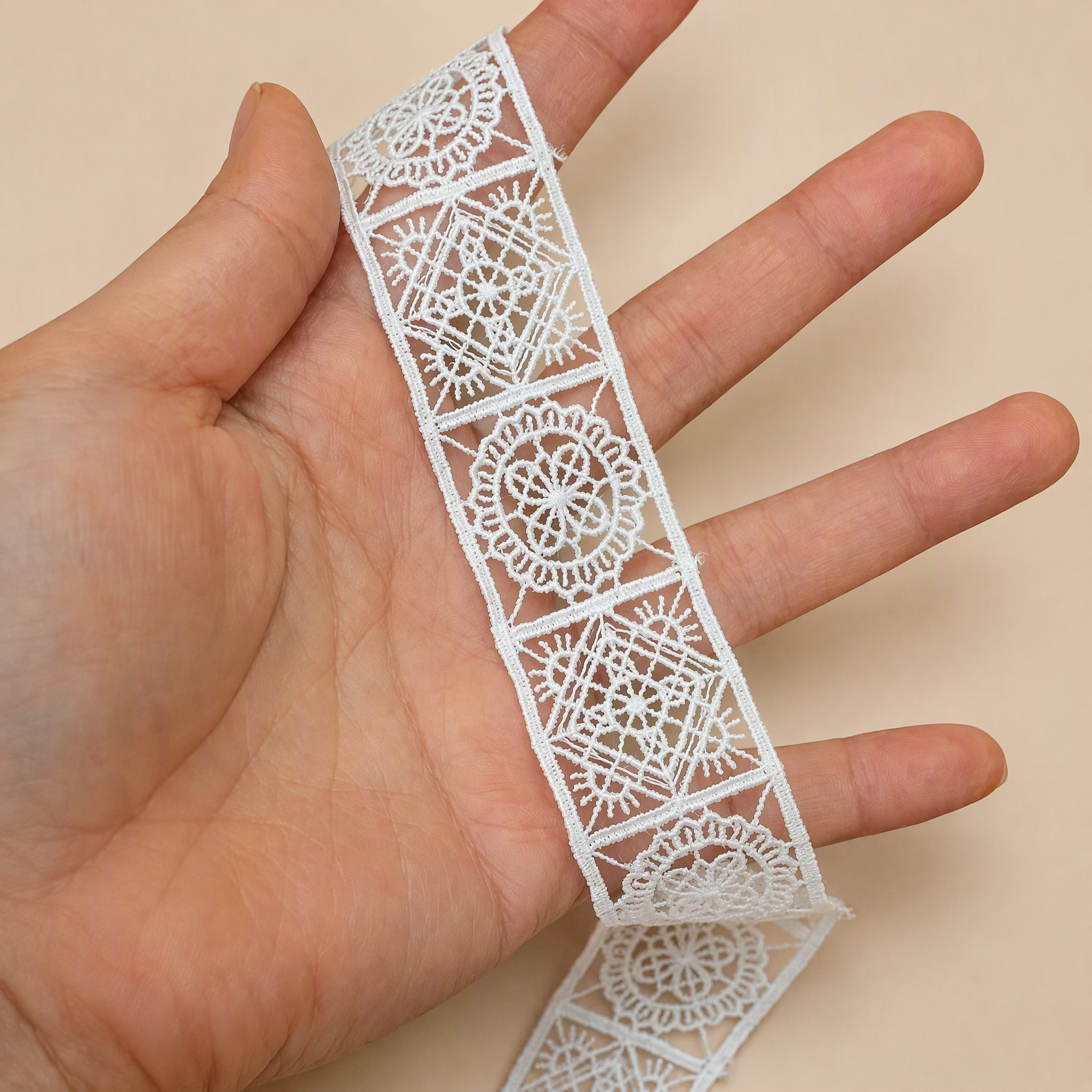 1 Meter White 3D Lace Trim for Clothing Seam Details Width 2-4 cm LT0312