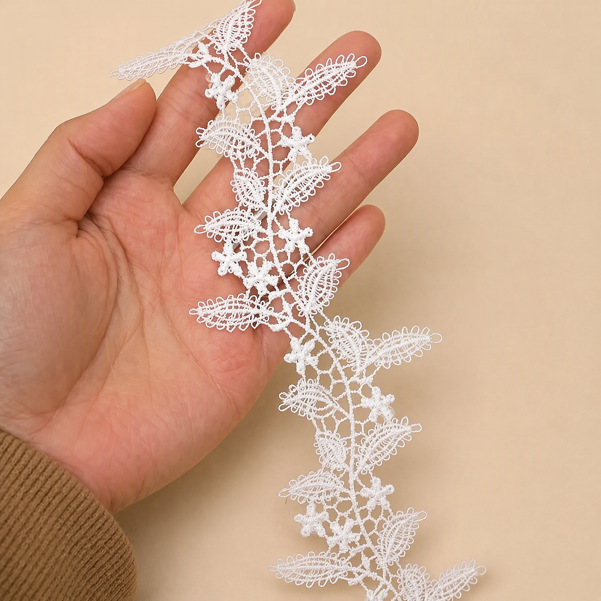 1 Meter White 3D Lace Trim for Clothing Seam Details Width 2-4 cm LT0312