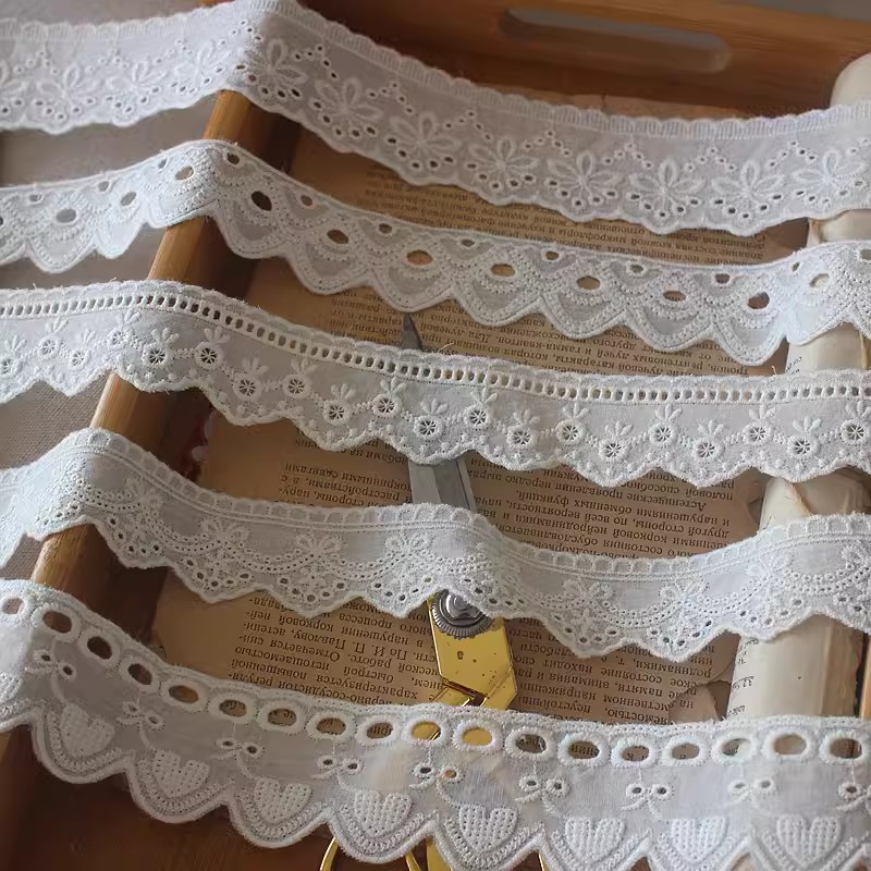 Lace Eyelets Trim Cotton Fabric Width 4 cm EF0113