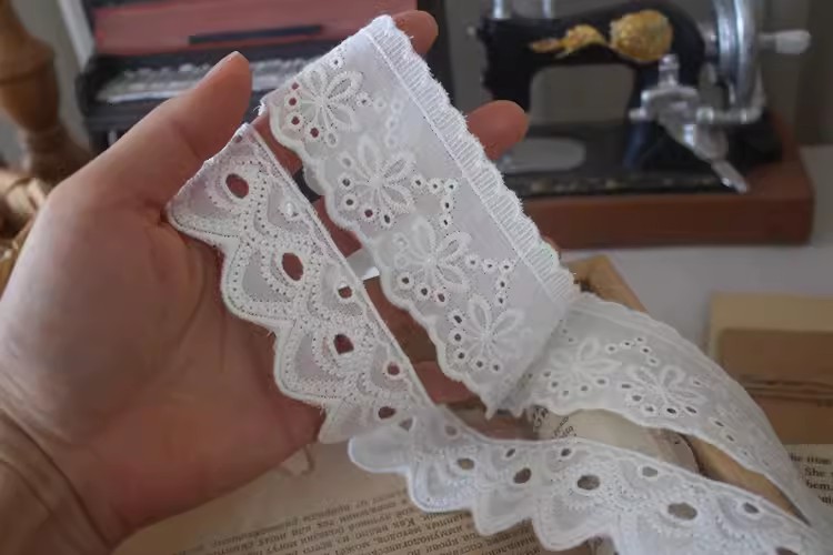 Lace Eyelets Trim Cotton Fabric Width 4 cm EF0113
