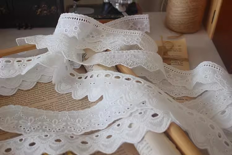 Lace Eyelets Trim Cotton Fabric Width 4 cm EF0113