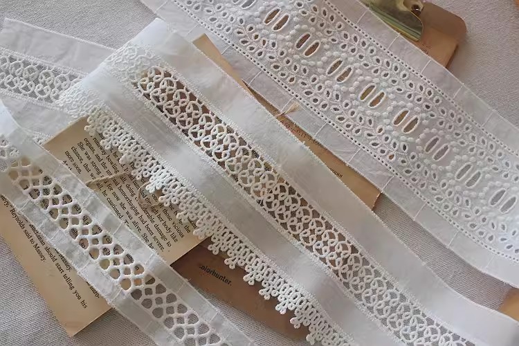 Overlocked Fabric With Embroidery Width 3-9 cm EF0110