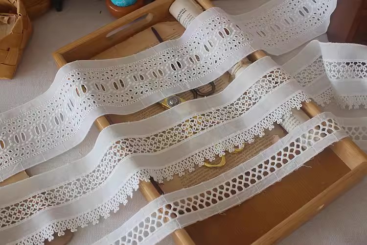 Overlocked Fabric With Embroidery Width 3-9 cm EF0110