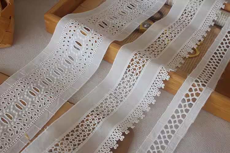 Overlocked Fabric With Embroidery Width 3-9 cm EF0110