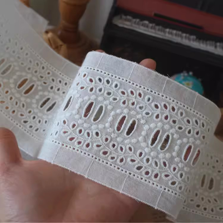 Overlocked Fabric With Embroidery Width 3-9 cm EF0110