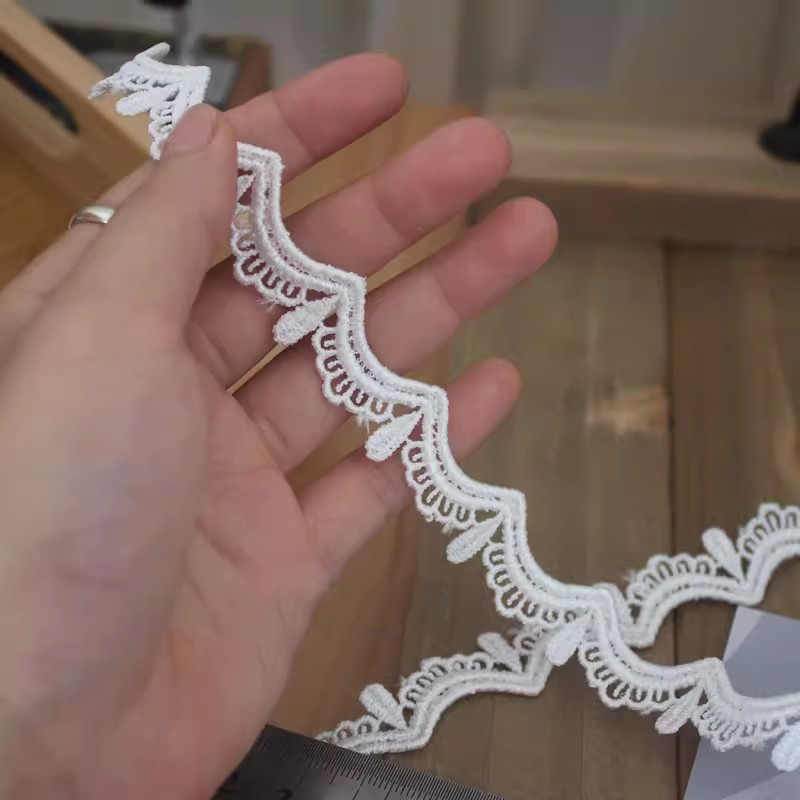 Scalloped Trim Fabric 1 Yard Width 1 cm LT0491