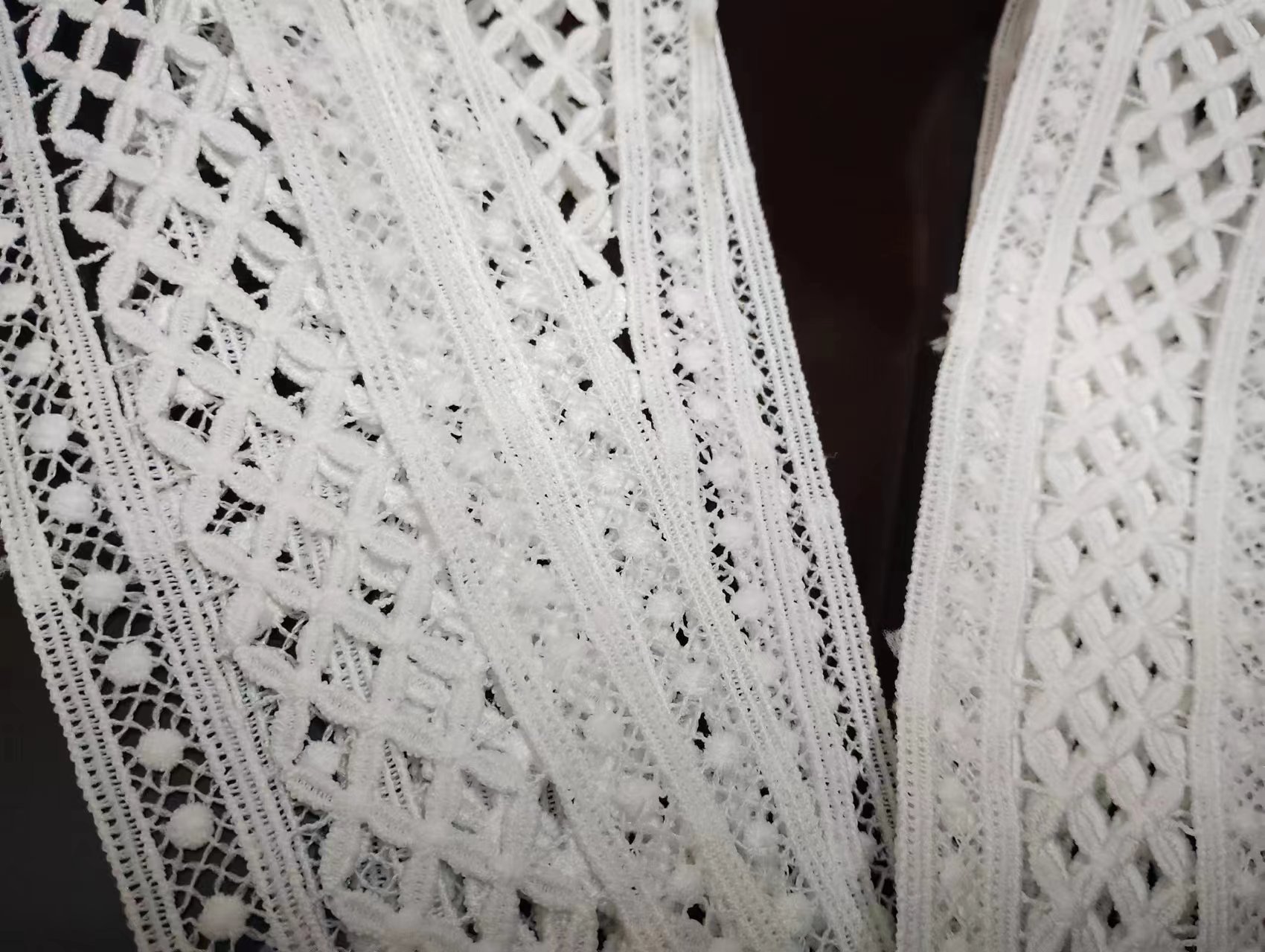 What is the difference between guipure lace trim and other types of
