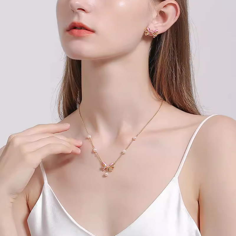 18K Ribbon Pearl Sweetheart Necklace