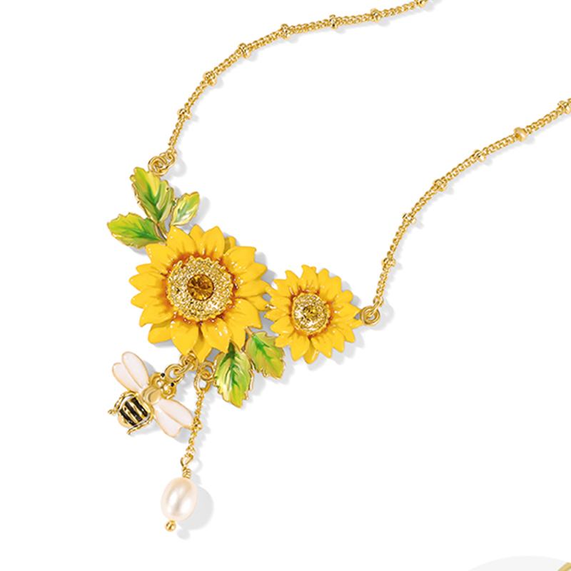 18K French Light Luxury Bee Sunflower Enamel ecklace