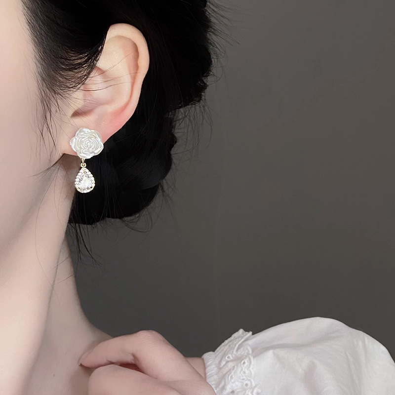 🎄Christmas Hot Sale✨White Camellia Diamond Earrings