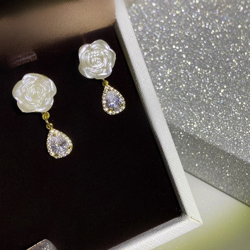 🎄Christmas Hot Sale✨White Camellia Diamond Earrings